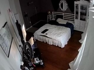 voyeurcam-xiennamoreau-01
